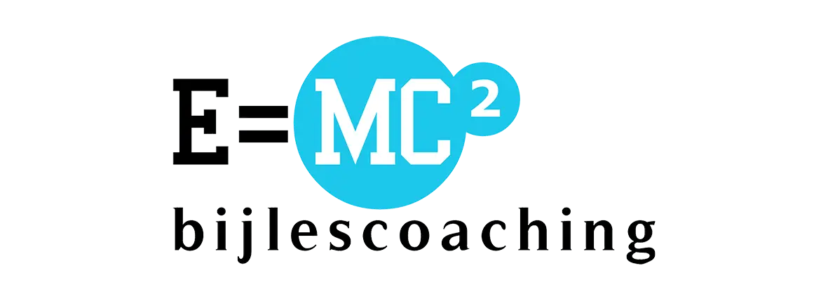 Logo van bijlescoaching met E=MC² en een blauwe cirkel, gericht op educatieve ondersteuning en begeleiding.
